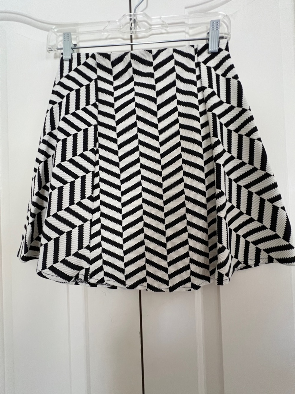 Zara Black and cream Chevron Skater Mini  Skirt
Size M